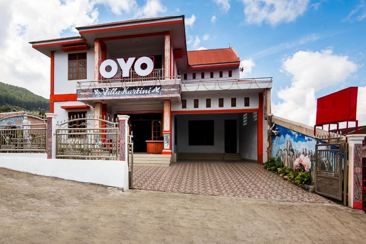 Oyo 1520 Hotel Kartini Tarutung Exterior foto