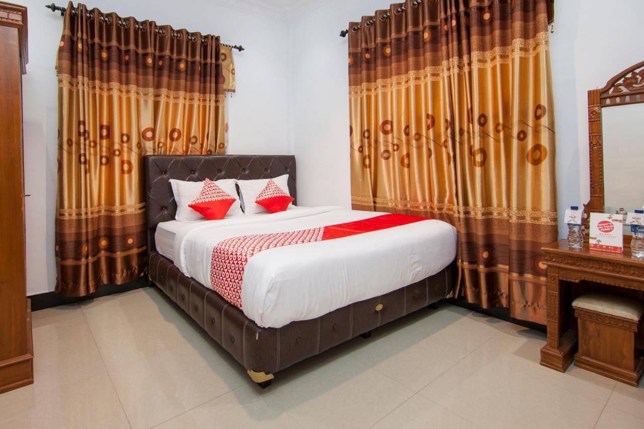 Oyo 1520 Hotel Kartini Tarutung Exterior foto
